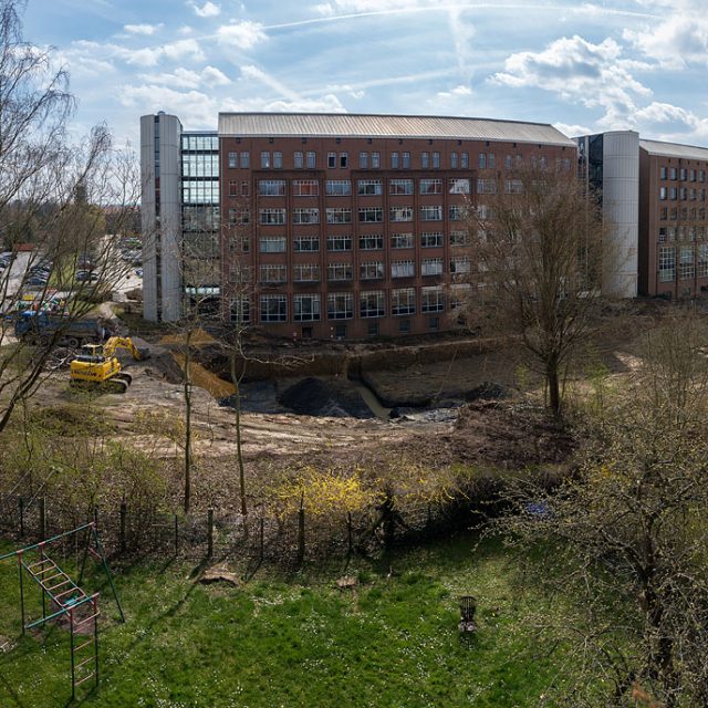 Zerstörter Lebensraum - Baugrube für Parkhaus, April 2021